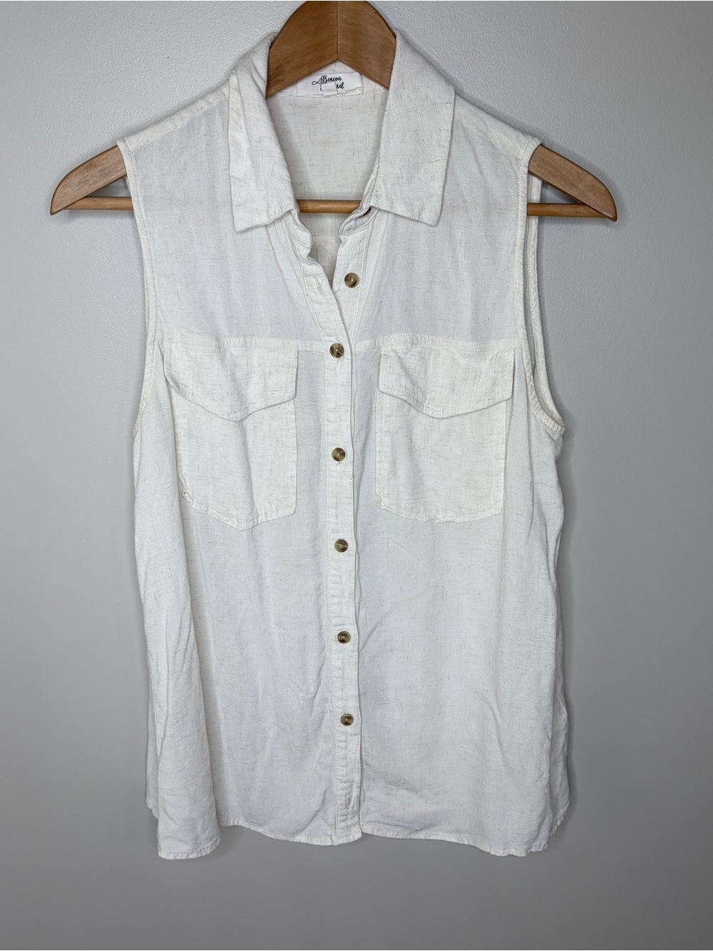 Beacon Apparel Beige Sleeveless Button-Down Shirt Large
